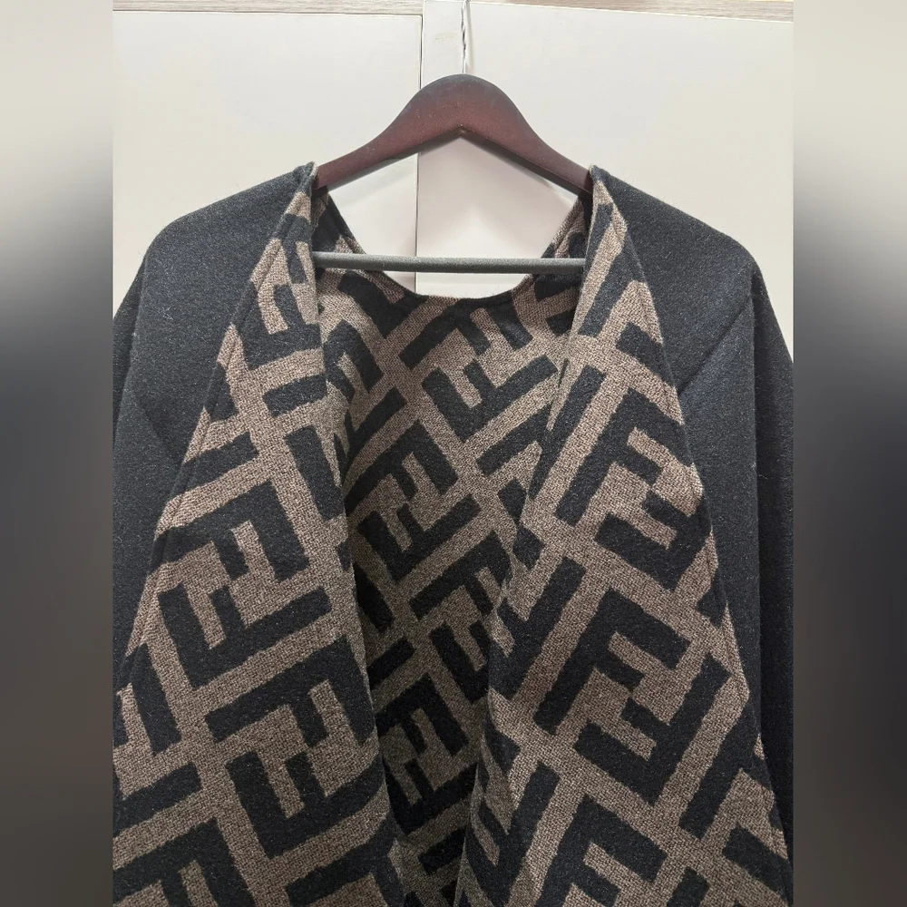 Fendi Reversible Poncho Cape - Picture 7 of 12